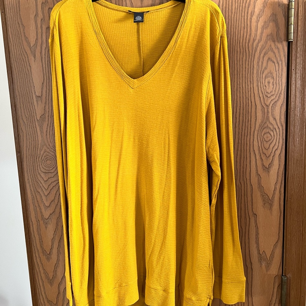 This is an Adrianna Papell shirt in a size XXL. Never worn. New without Tags.